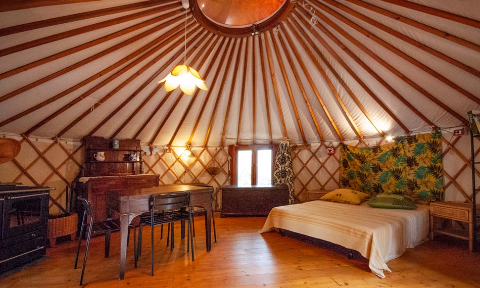 Yurt ondergedompeld in de natuur, op een steenworp afstand van de zee. Camping Orti di Mare, Eiland Elba, Italië