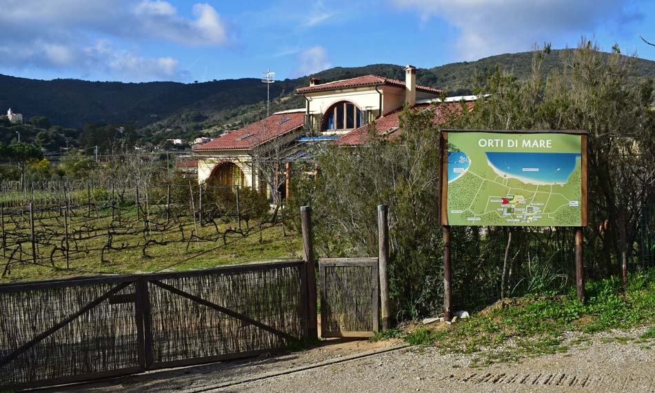 Appartamento immerso nel verde a due passi dal mare. Camping Orti di Mare, Lacona - isola d'Elba